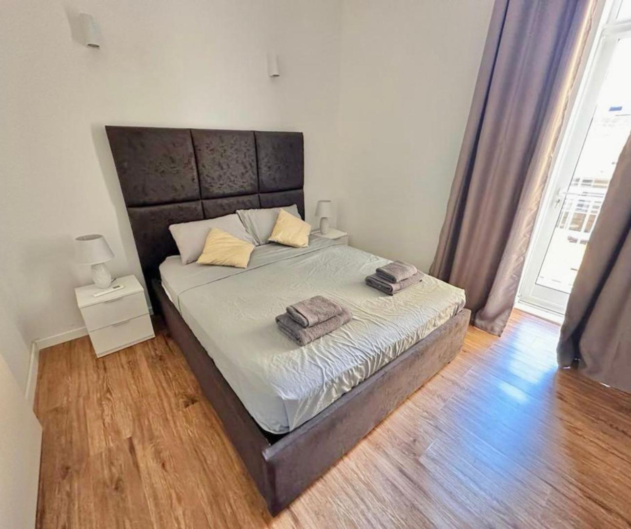 Central And Modern Valletta Flat Esterno foto